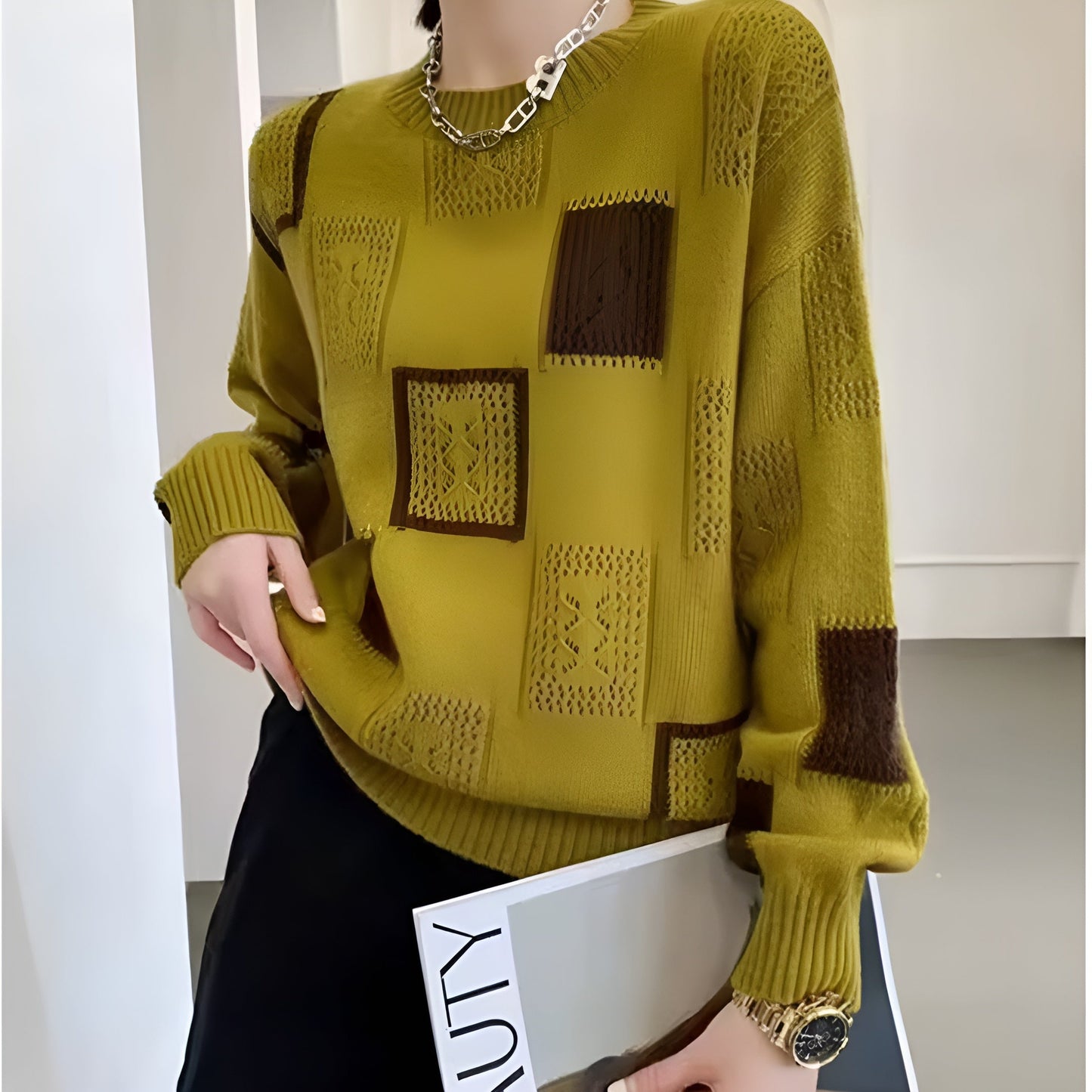 Stylish Women's Lightweight Crew Neck Sweater