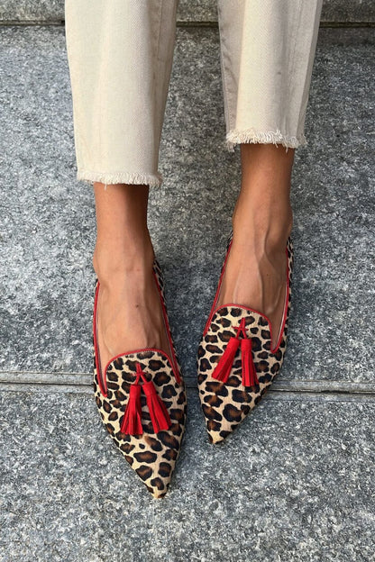 Women's Pointed Loafer Red Tassel Leather Shoes - VibreMode