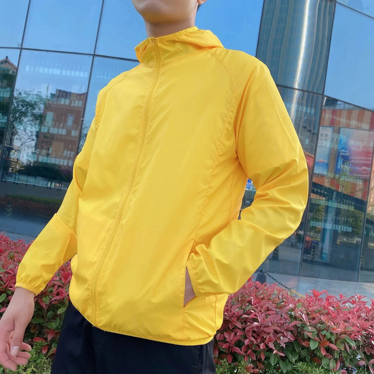 Men's Lightweight Hooded Windbreaker Jacket
