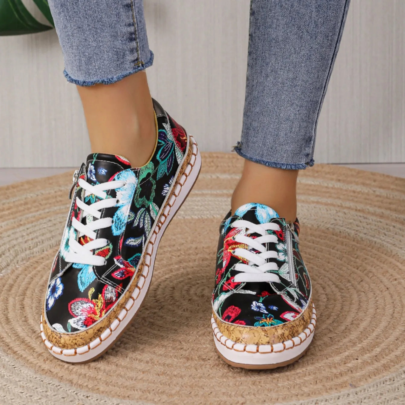 Women's Floral Lace-Up Shoes - VibreMode