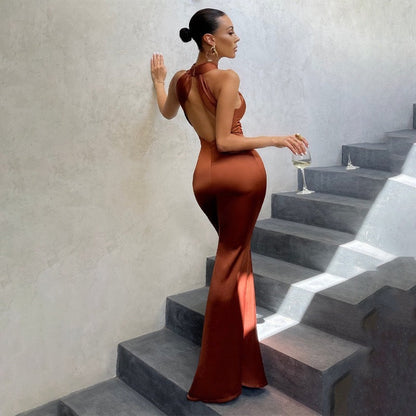 Chic Fishtail Evening Dress with Low Back and Slim Fit