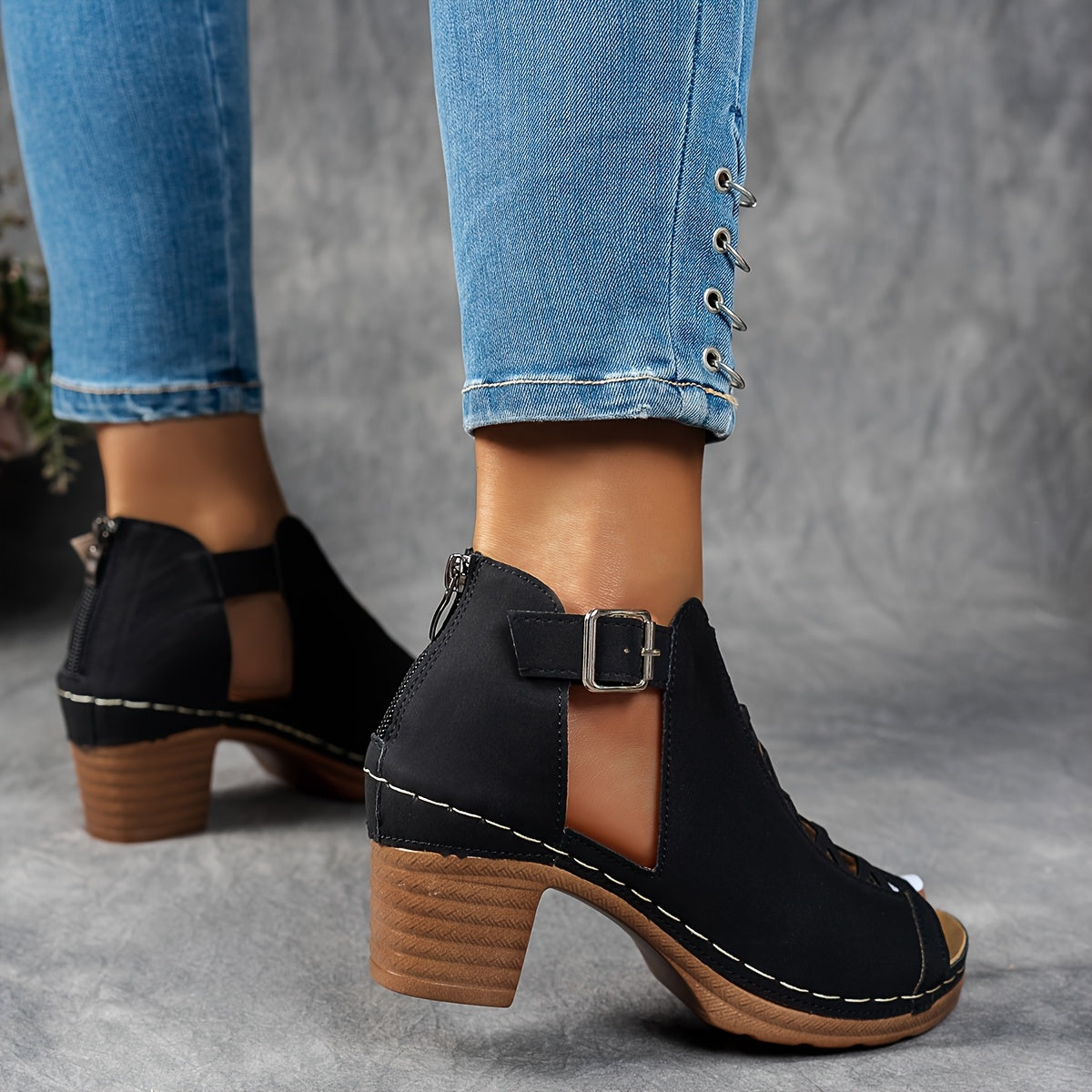 Comfortable Women's Padded Slide Sandals