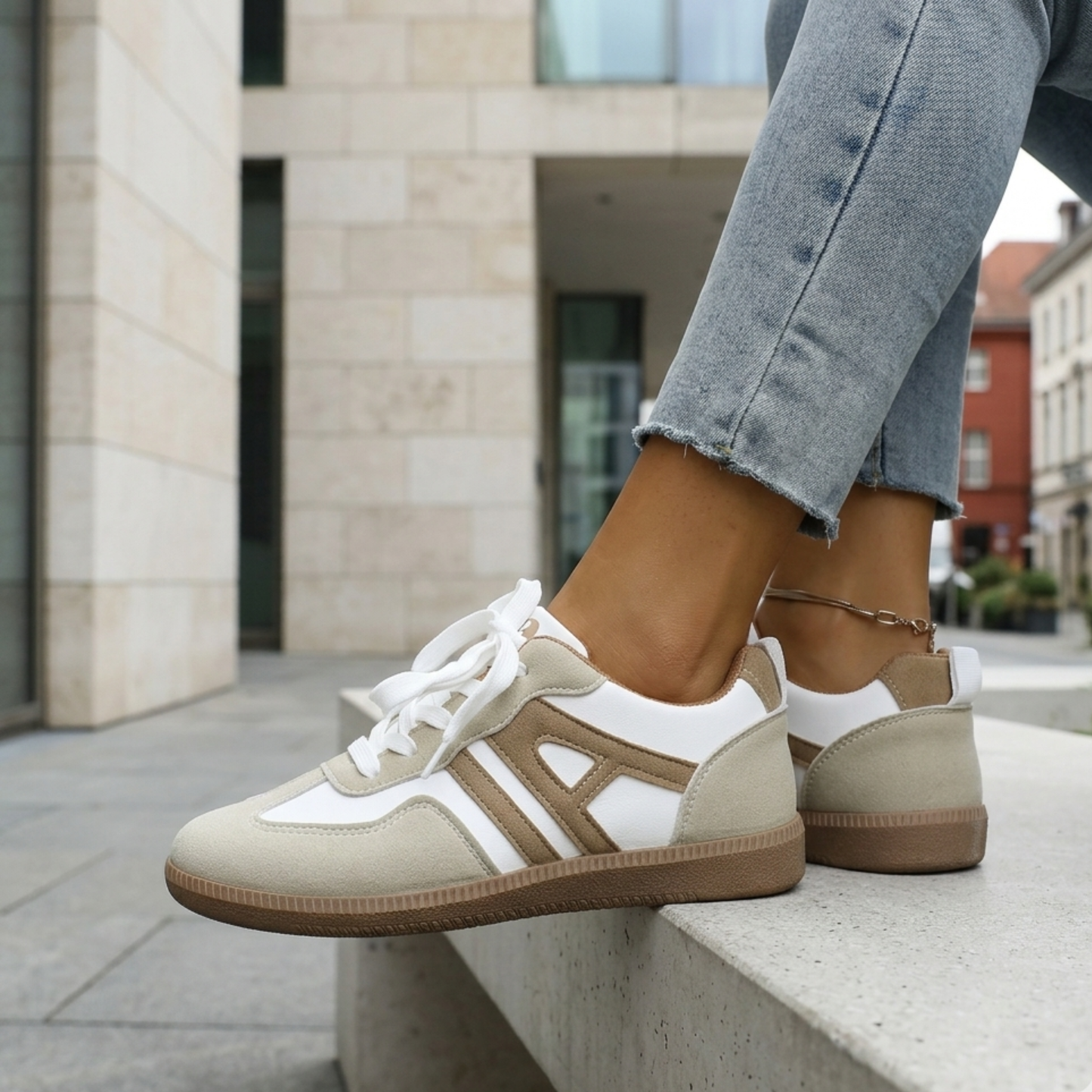 Women’s Retro Low Top Sneakers Lace Up Casual Walking Shoes
