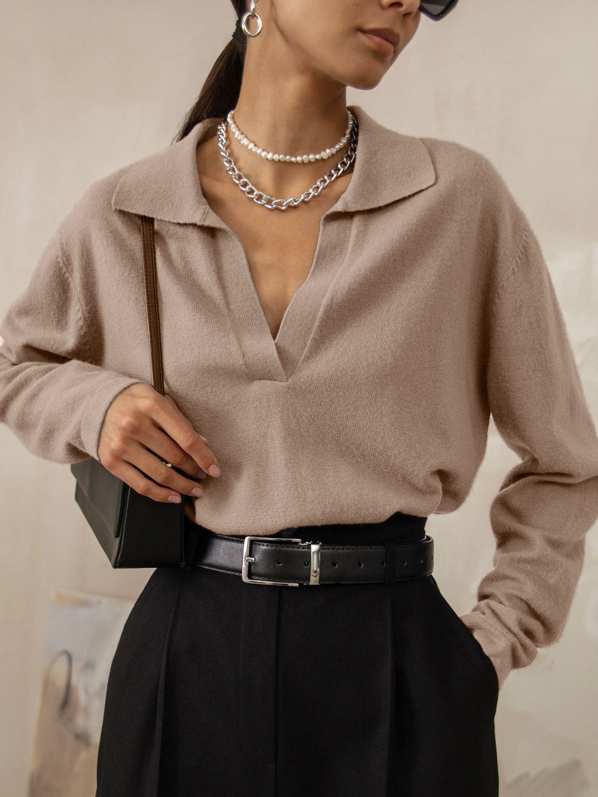Women's V-Neck Sweater - VibreMode
