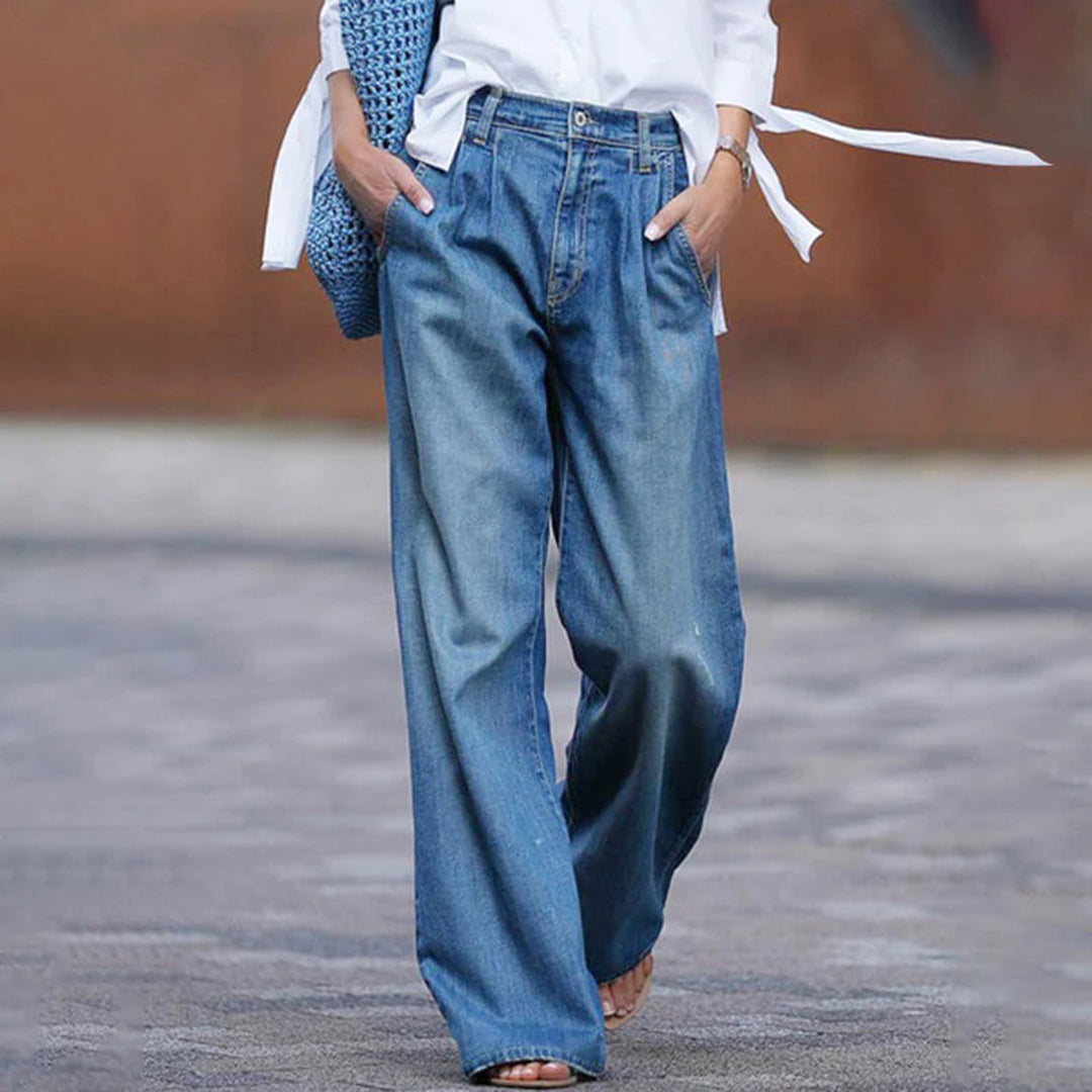 Women's Fashionable Flare Leg Jeans - VibreMode