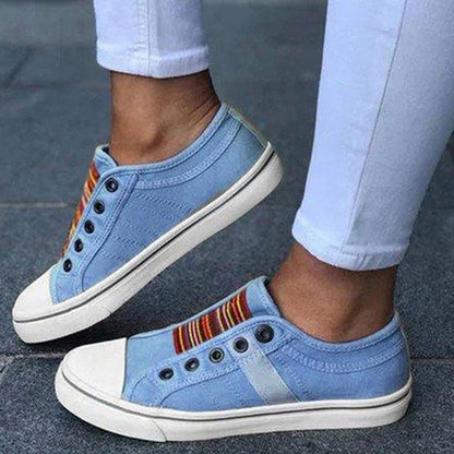 Fashionable Women's Casual Low Top Sneakers