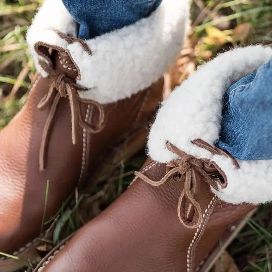Chic Waterproof Black Boots for Women – Stylish & Cozy for Winter