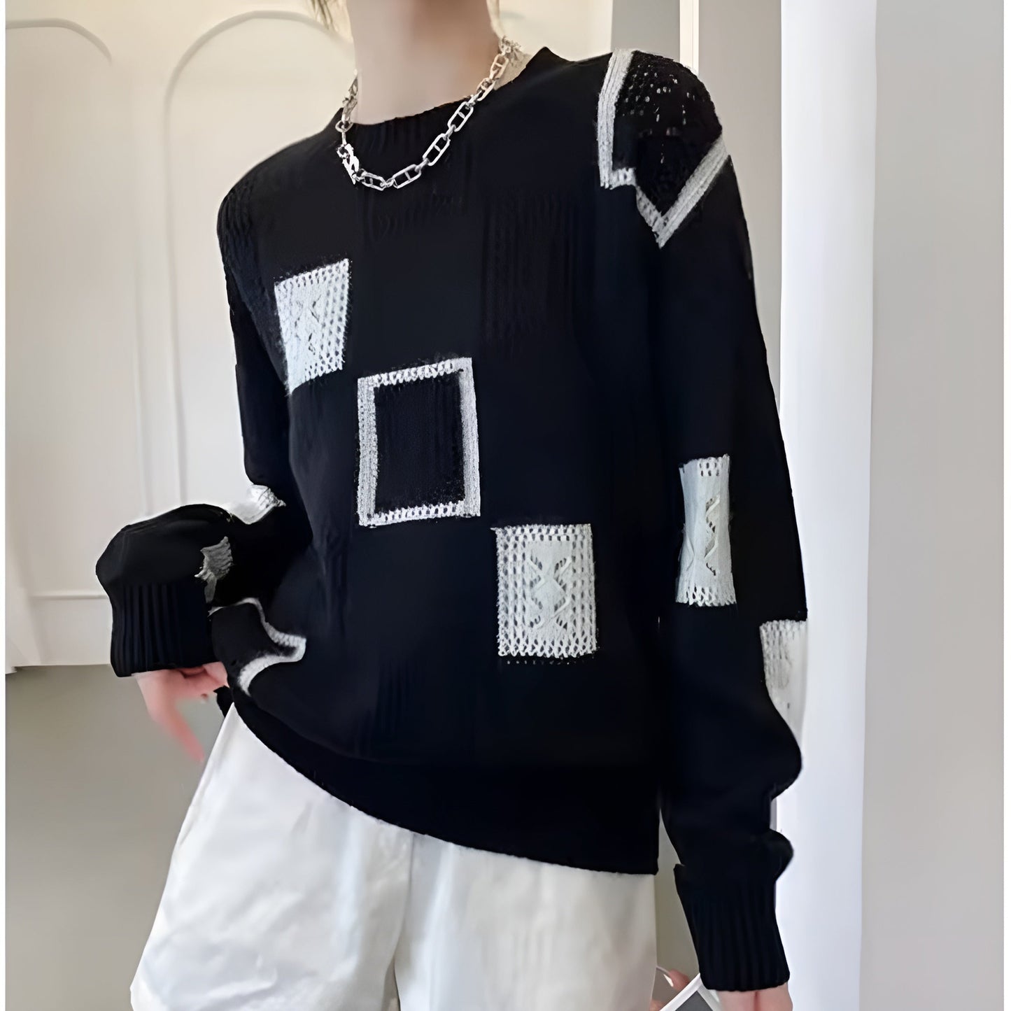 Stylish Women's Lightweight Crew Neck Sweater