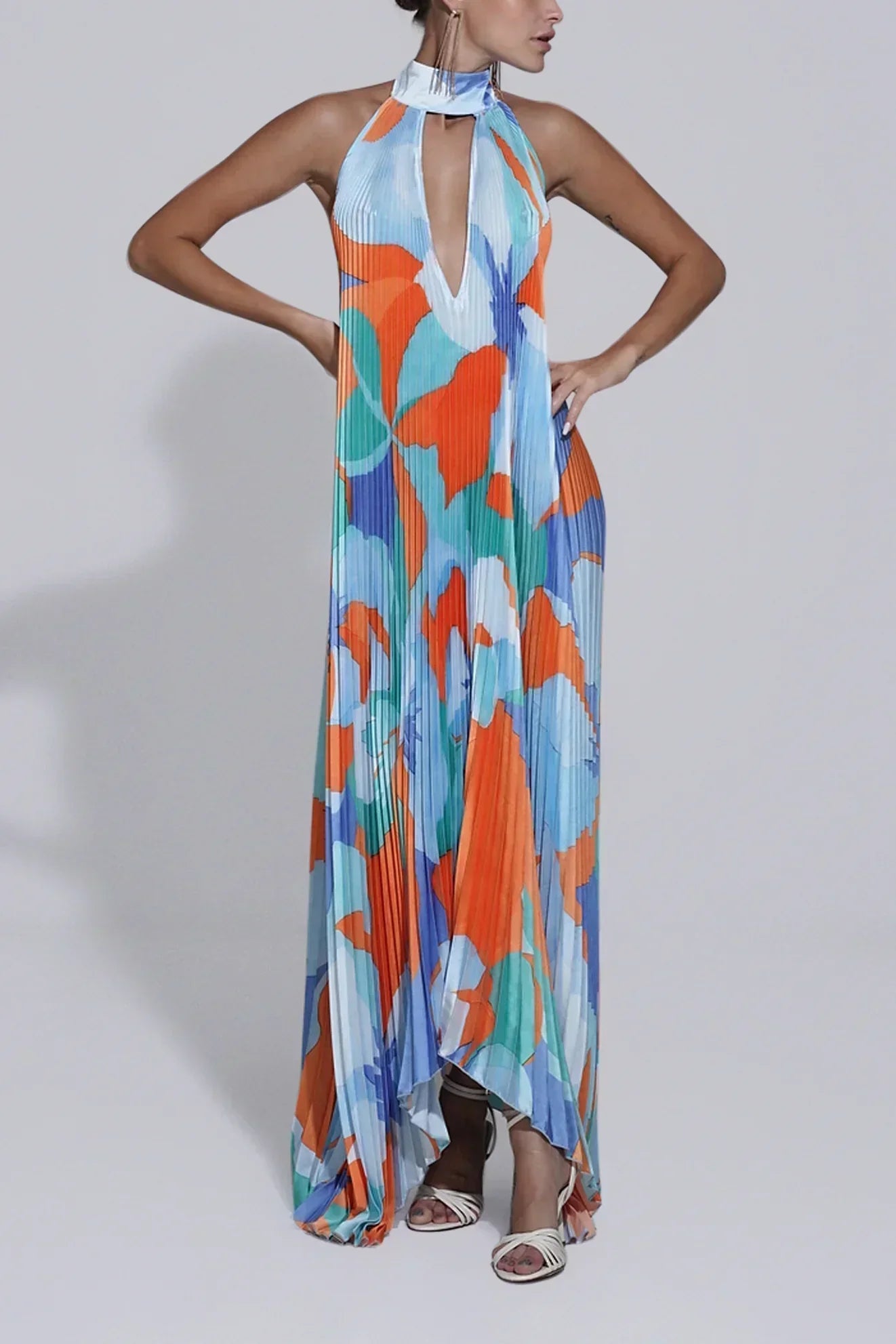 Elegant Ladies' Formal Pleated Halter Neck Maxi Dress - VibreMode