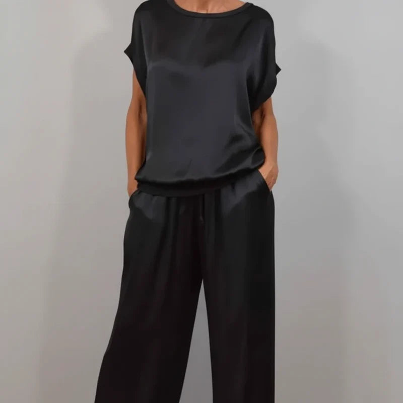 Women's Relaxed Fit 2-Piece Set