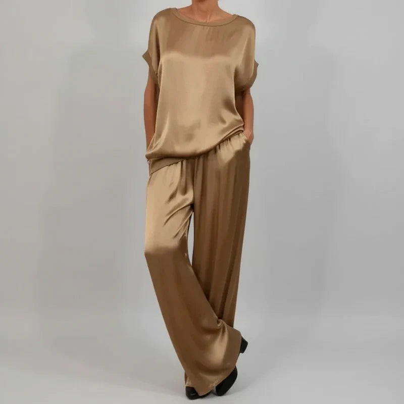Women's Relaxed Fit 2-Piece Set