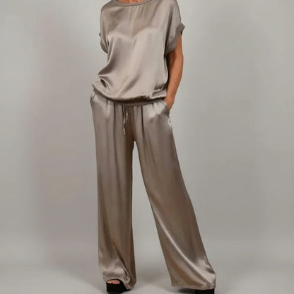 Women's Relaxed Fit 2-Piece Set