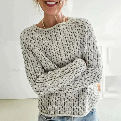 Cozy Women's Crew Neck Winter Sweater - VibreMode