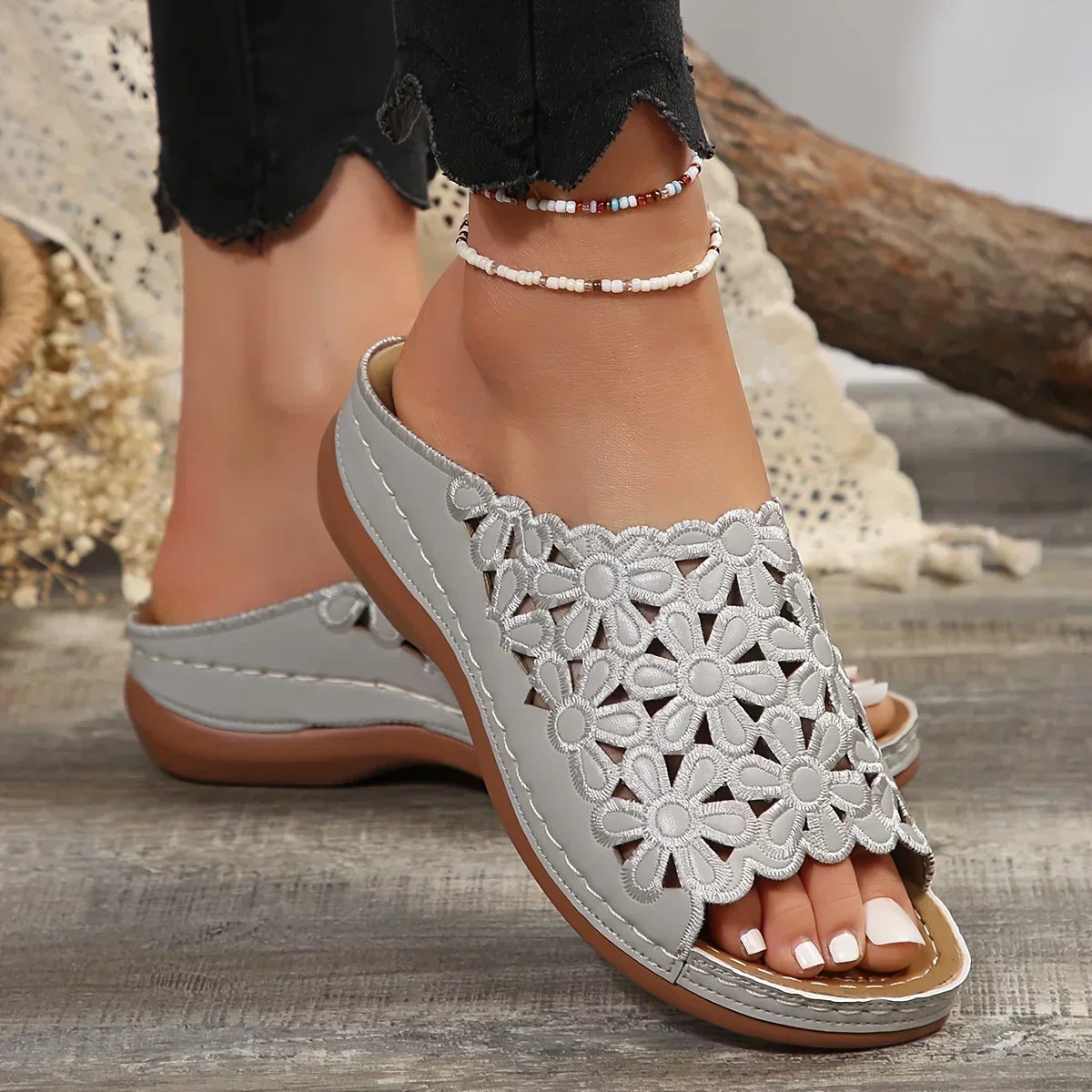 Isla Women's Flat Sandals