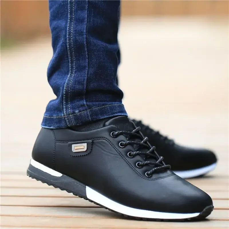 Men's Lace-Up Sneakers Comfortable Sporty Rubber Black - VibreMode