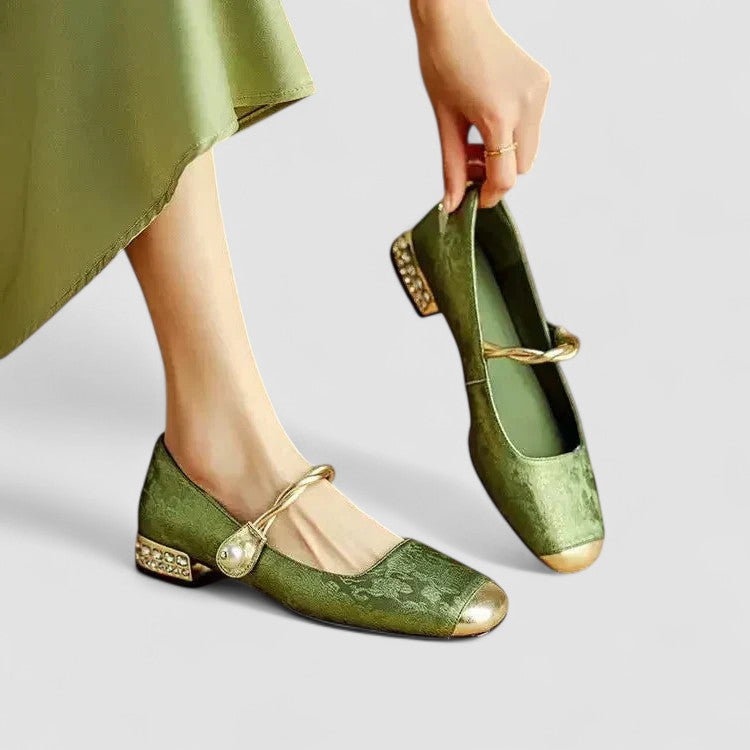 Elegant Ladies Buckle Low Heel Sandals - VibreMode
