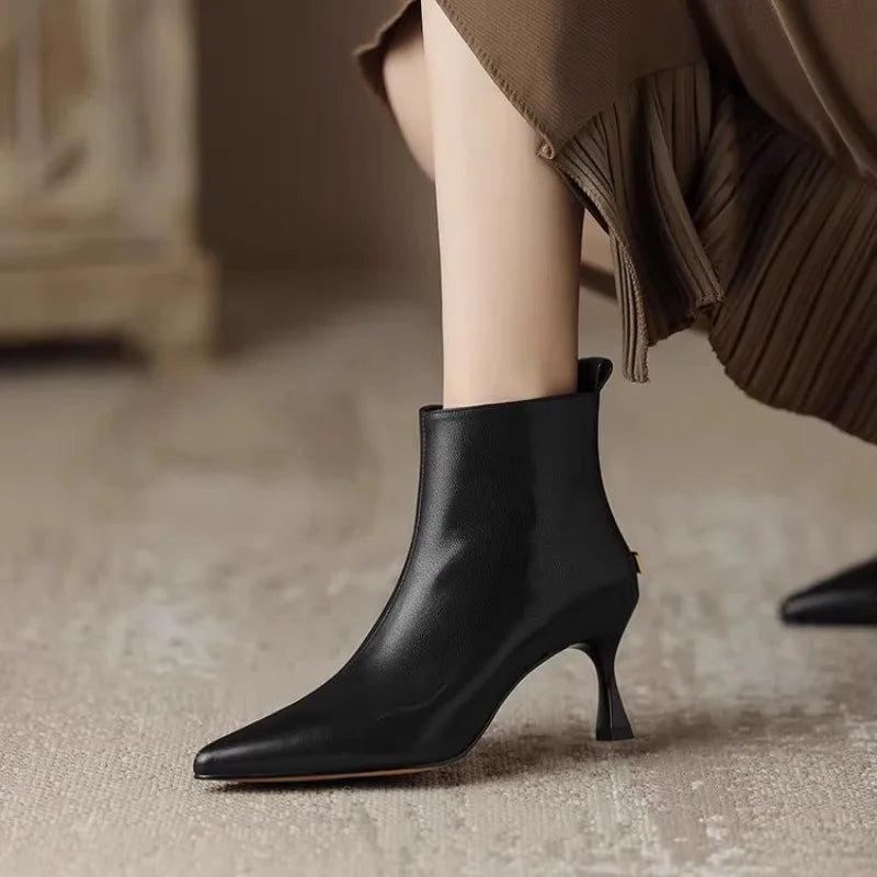 Fashionable Cat Ankle Boots - VibreMode