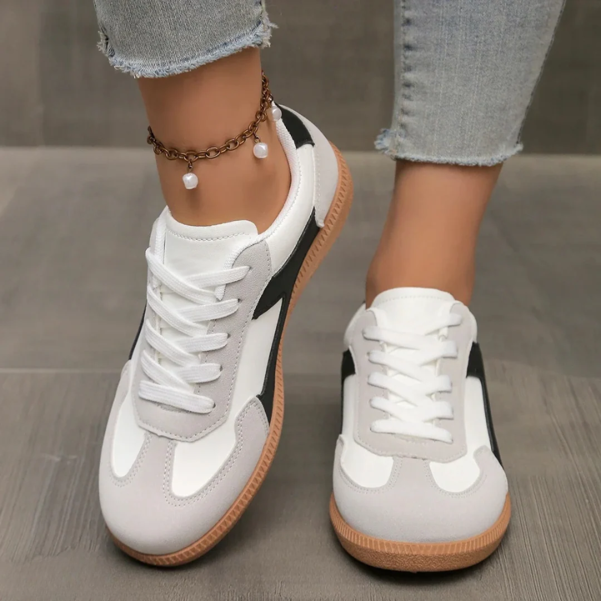 Fashionable Lace Up Women's Sneakers - VibreMode