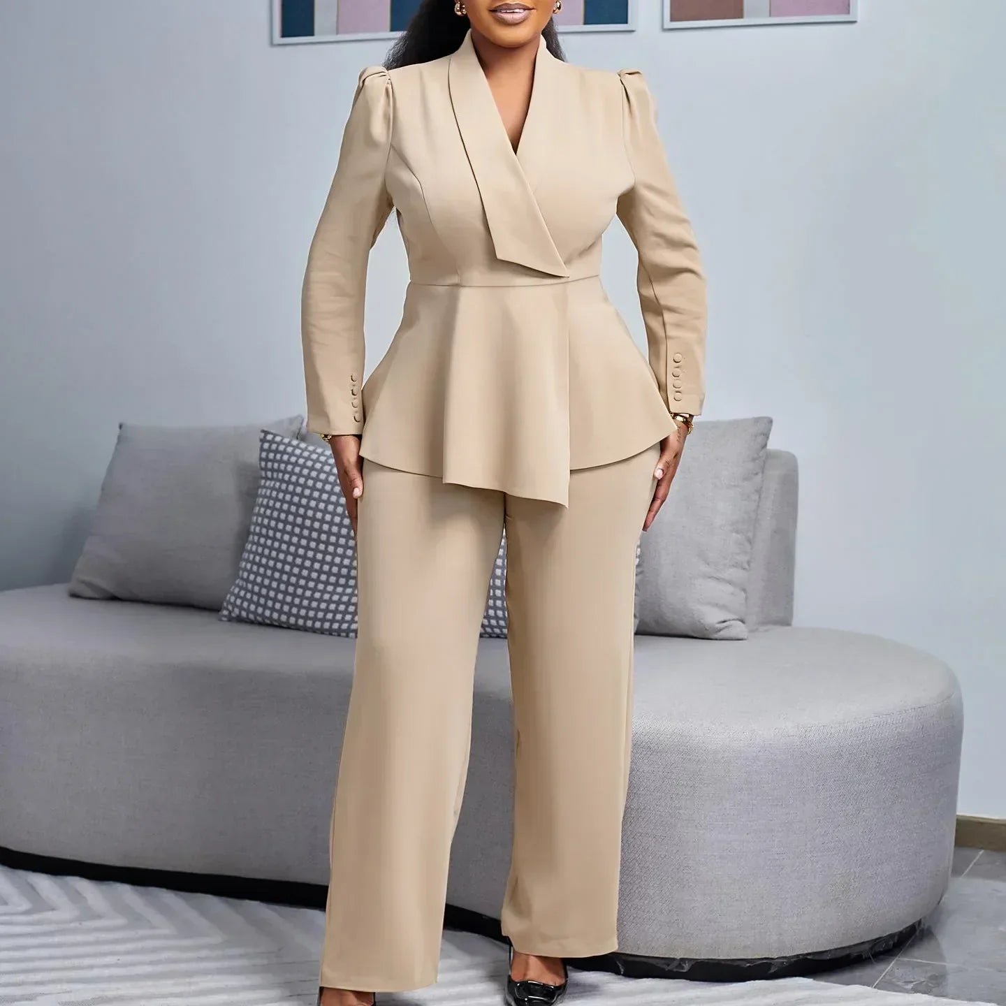 Classic Women's 2 Piece Suit with Fitted Blazer - VibreMode