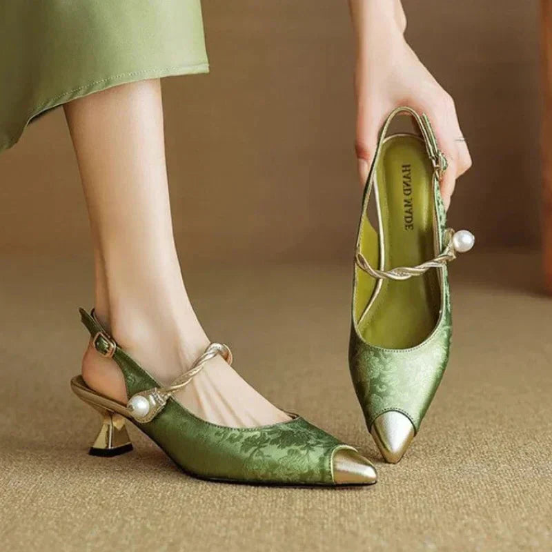 Elegant Low Heel Pointed Toe Women's Pumps - VibreMode