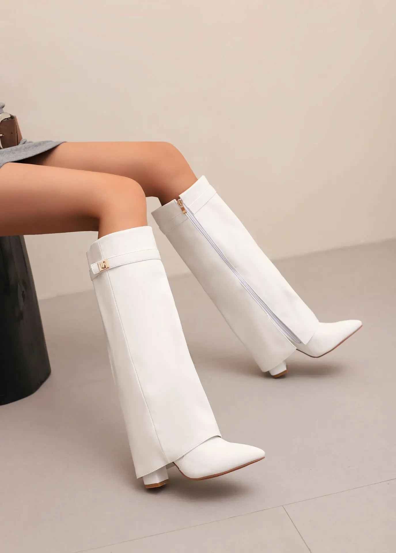 Fashionable Ladies Ankle High Boots Style