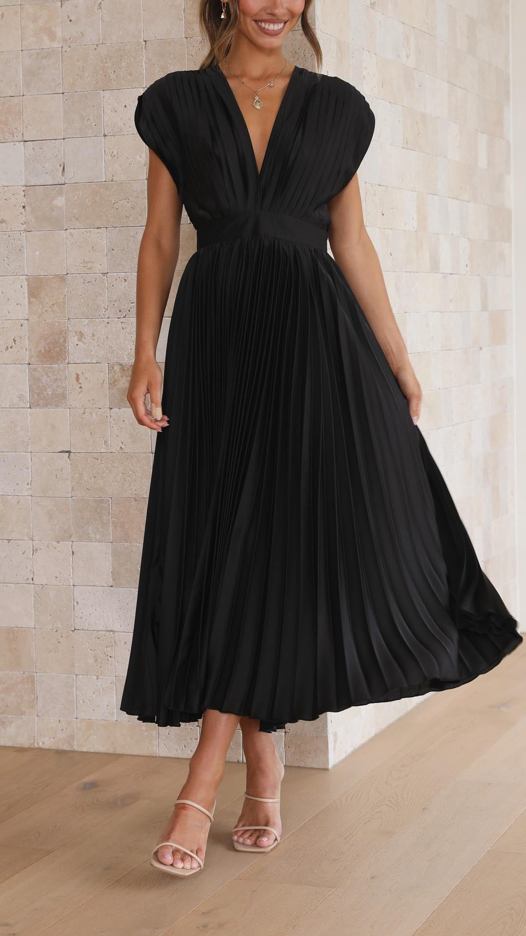 Elegant Women's Pleated Maxi Dress