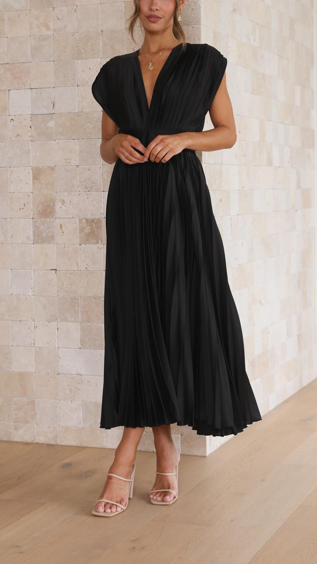 Elegant Women's Pleated Maxi Dress