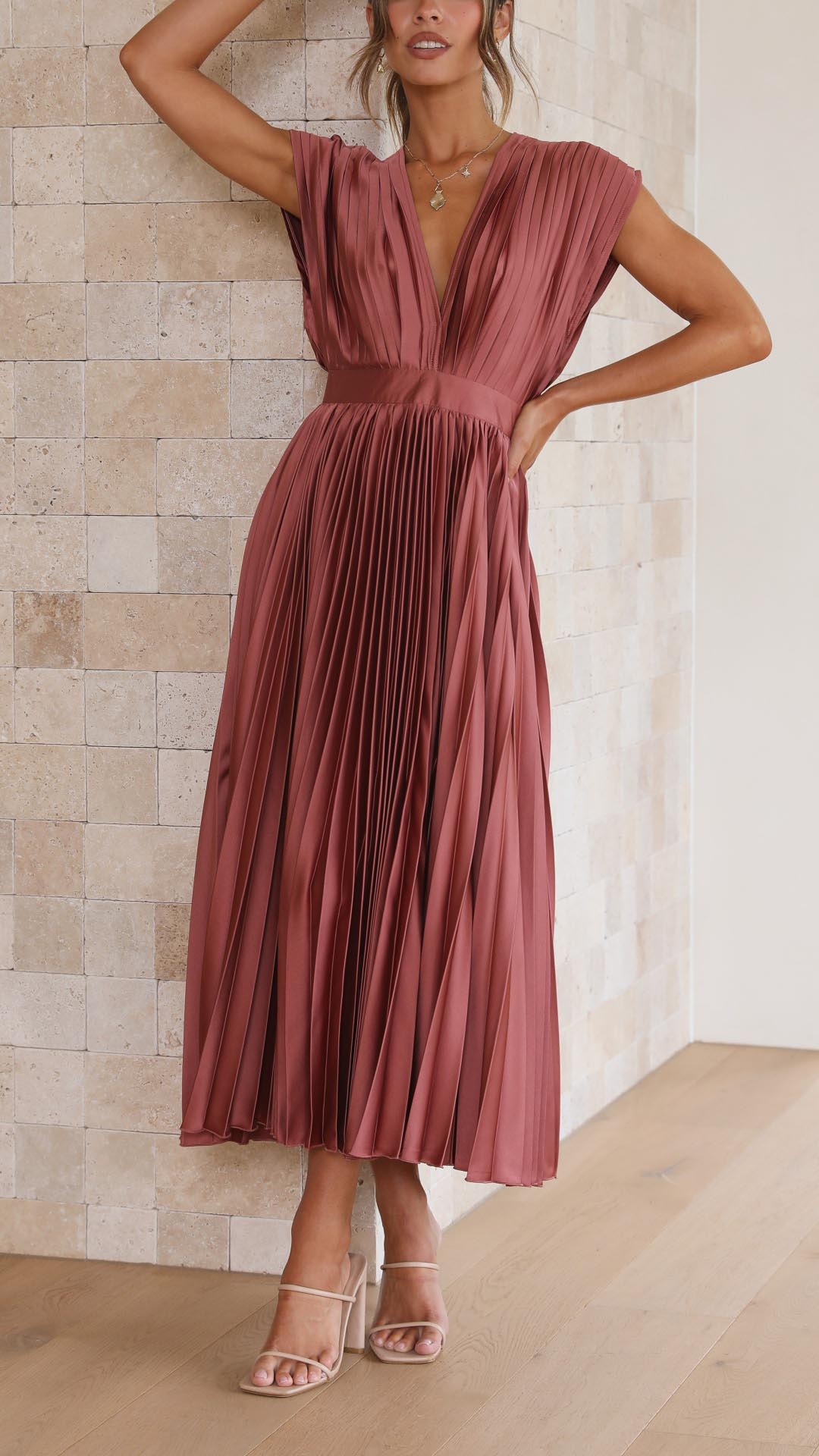 Women's V-Neck Pleated Maxi Dress