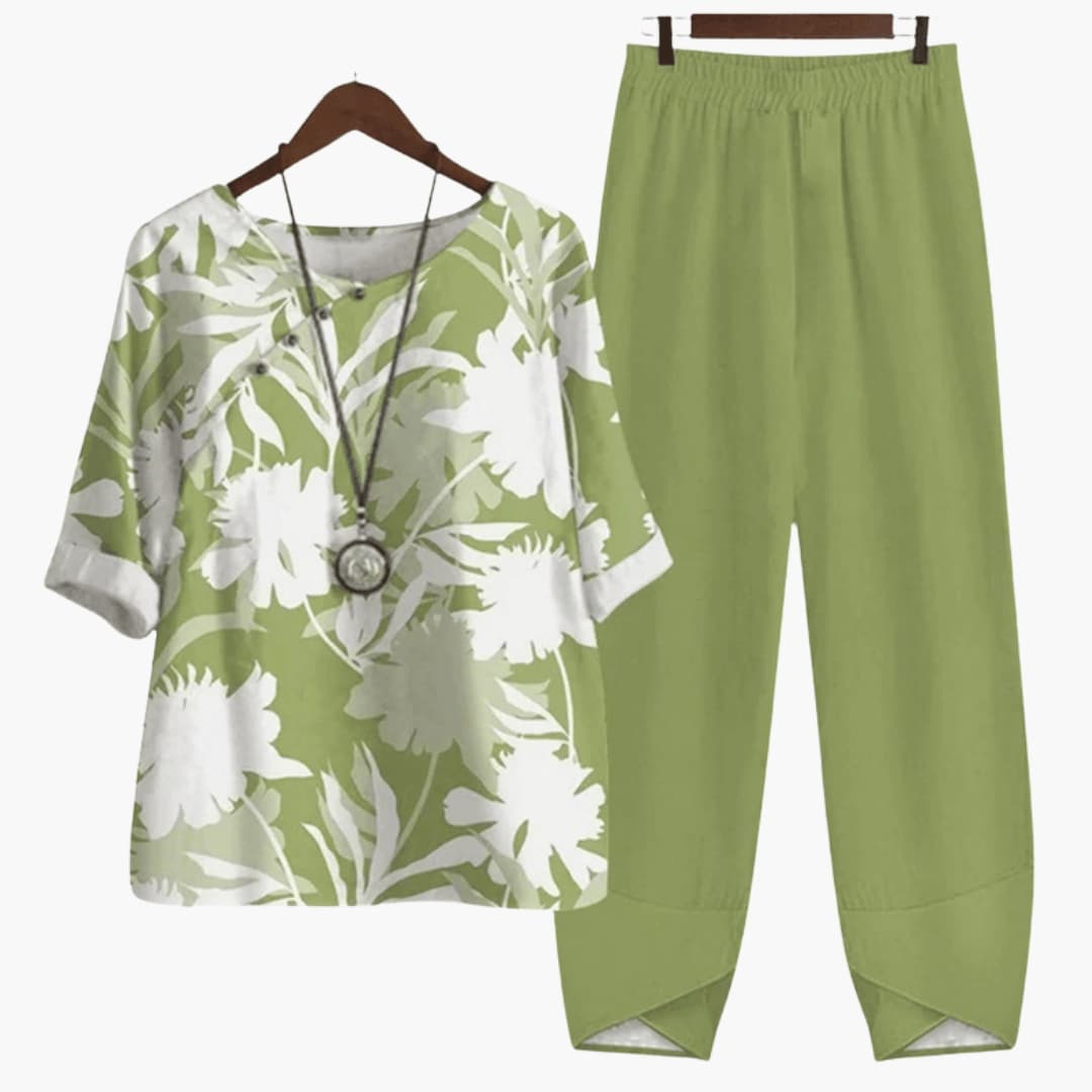 Women's Floral Two Piece Summer Outfit Short Sleeve Straight Leg Pants - VibreMode