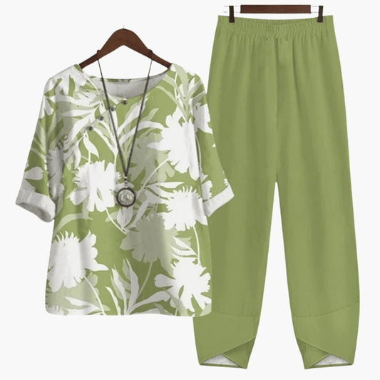 Women's Floral Two Piece Summer Outfit Short Sleeve Straight Leg Pants - VibreMode