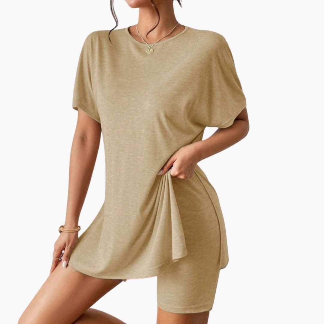 Women's Two-Piece T-Shirt Shorts Set - VibreMode