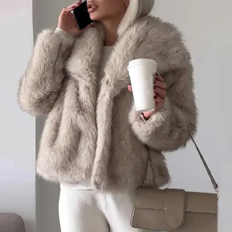 Chic Ladies Short Faux Fur Coat