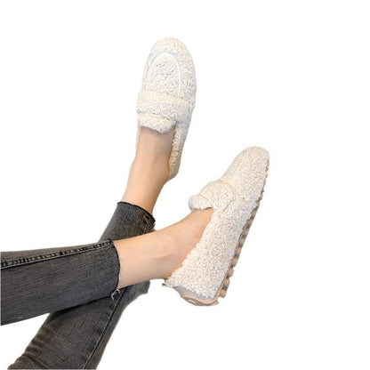 Plush Comfortable Slip On Moccasins - VibreMode