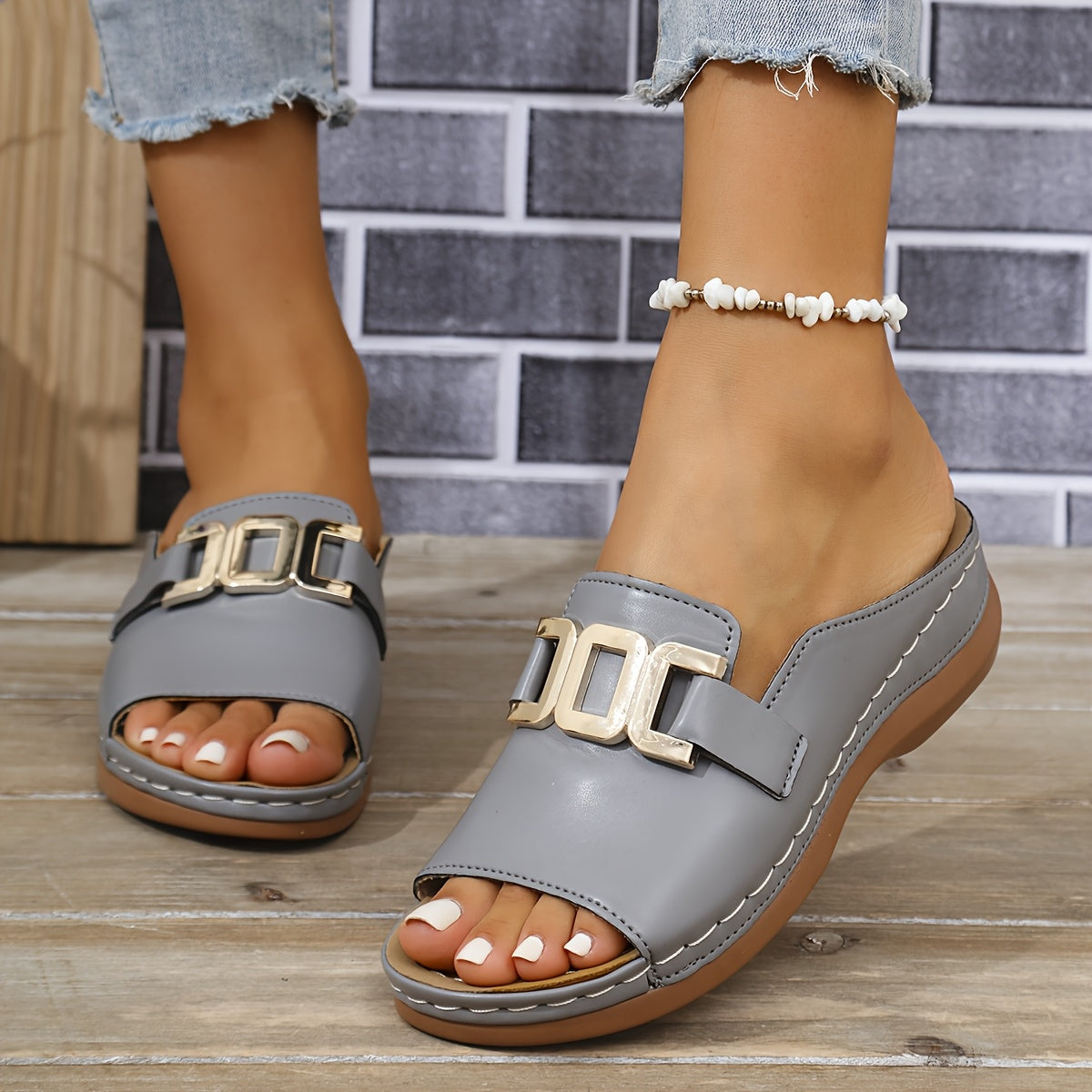 Comfortable Women's Padded Buckle Sandals