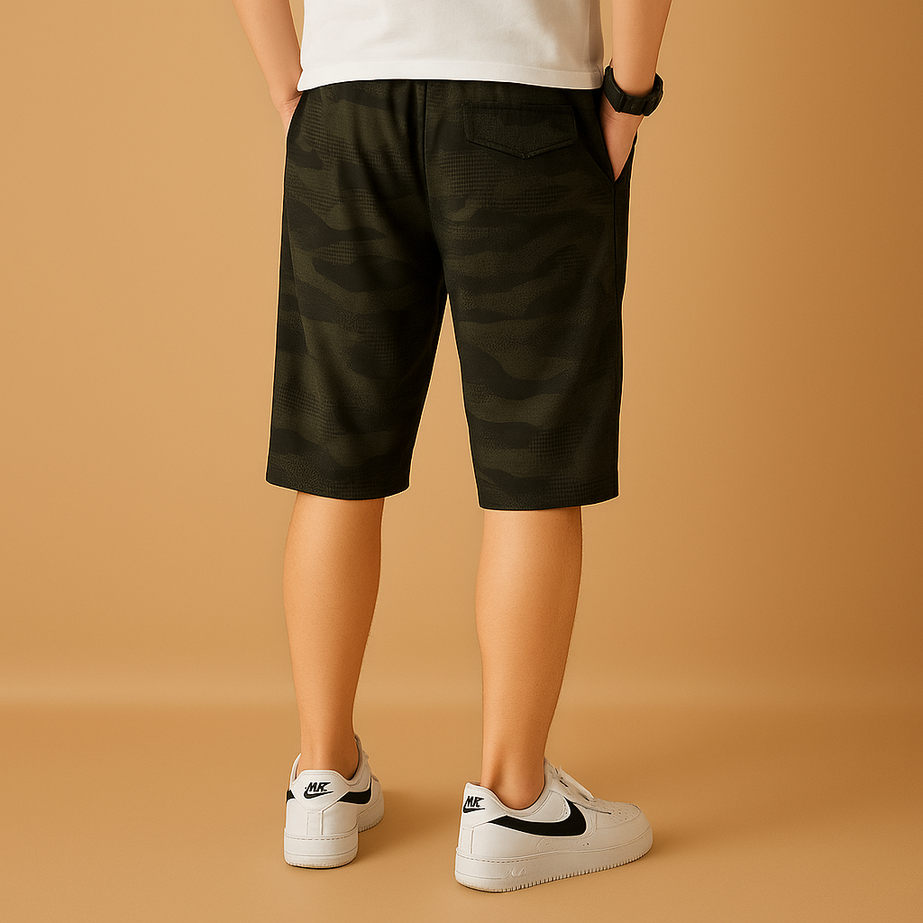 Men’s camouflage cargo shorts with multiple pockets, ideal for hiking, camping, and everyday outdoor wear.