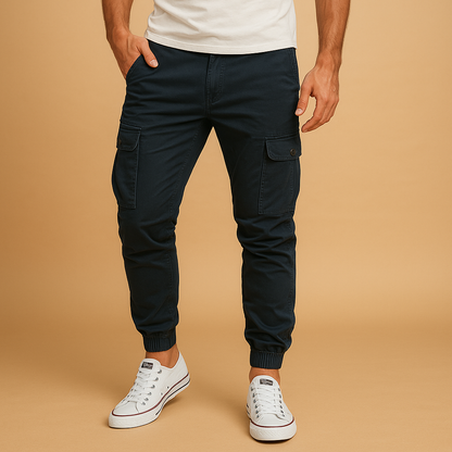 Men’s cargo pants with multiple utility pockets, designed for outdoor activities, city wear, and everyday comfort.
