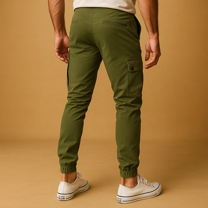 Men’s cargo pants with multiple utility pockets, designed for outdoor activities, city wear, and everyday comfort.