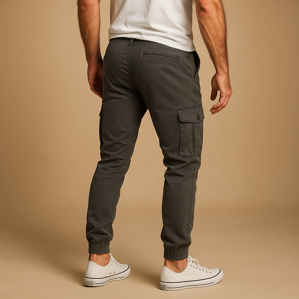 Men’s cargo pants with multiple utility pockets, designed for outdoor activities, city wear, and everyday comfort.