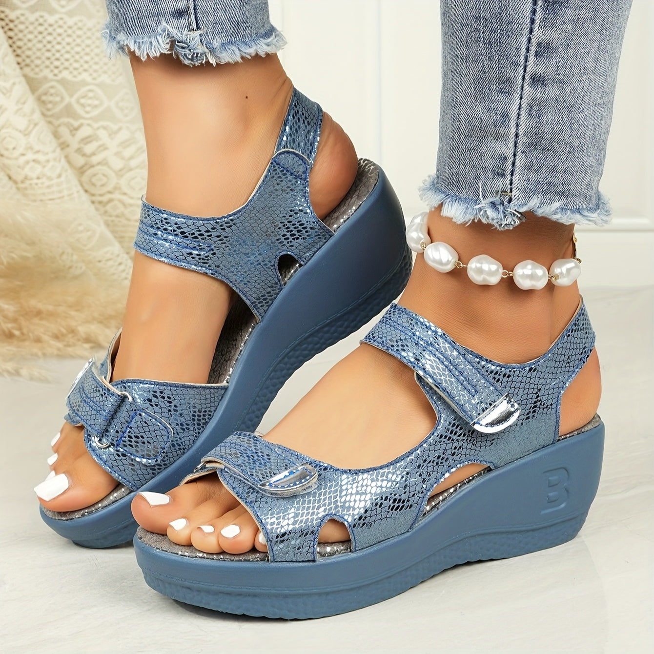 Comfortable Women's Buckle Wedge Sandals