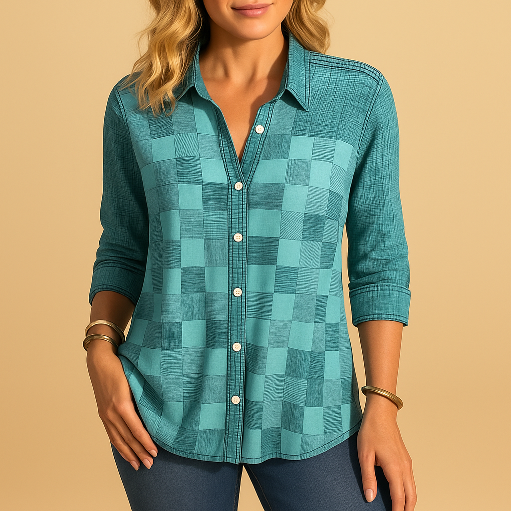 Women’s checked blouse with a relaxed and breathable fit, perfect for everyday outfits or semi-formal occasions.