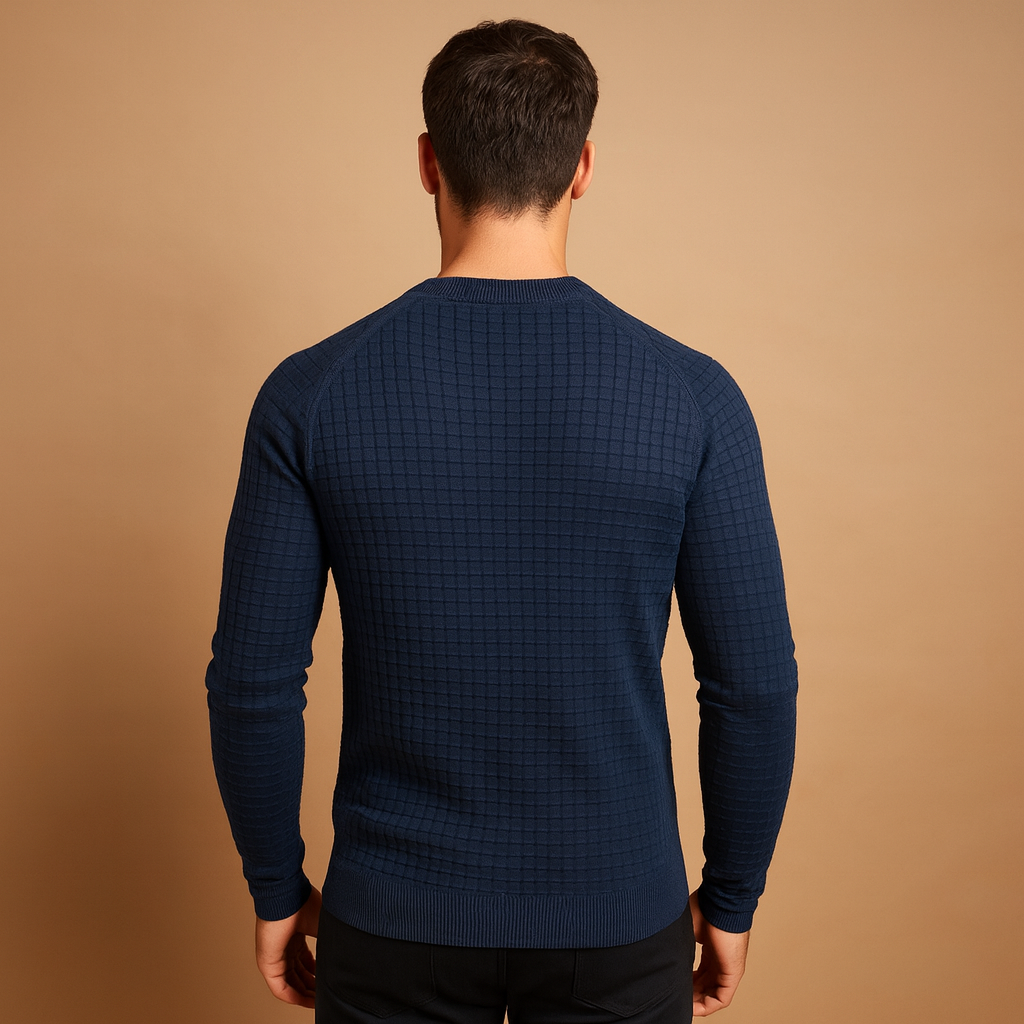 Classic crew neck sweater for men with soft warm knitted fabric and relaxed fit, ideal for daily wear, work, and casual moments in autumn and winter.