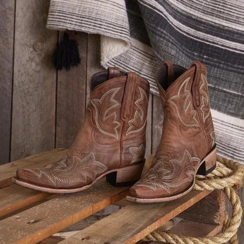 Women's Embroidered Ankle Cowboy Boots - VibreMode