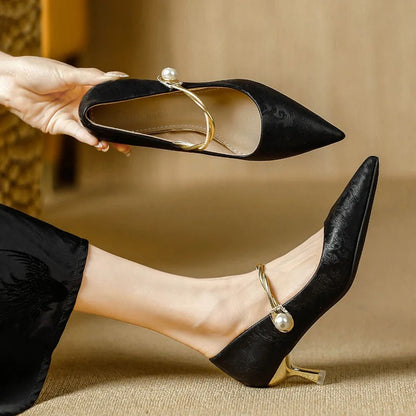 Low Heel Kitten Shoes - VibreMode
