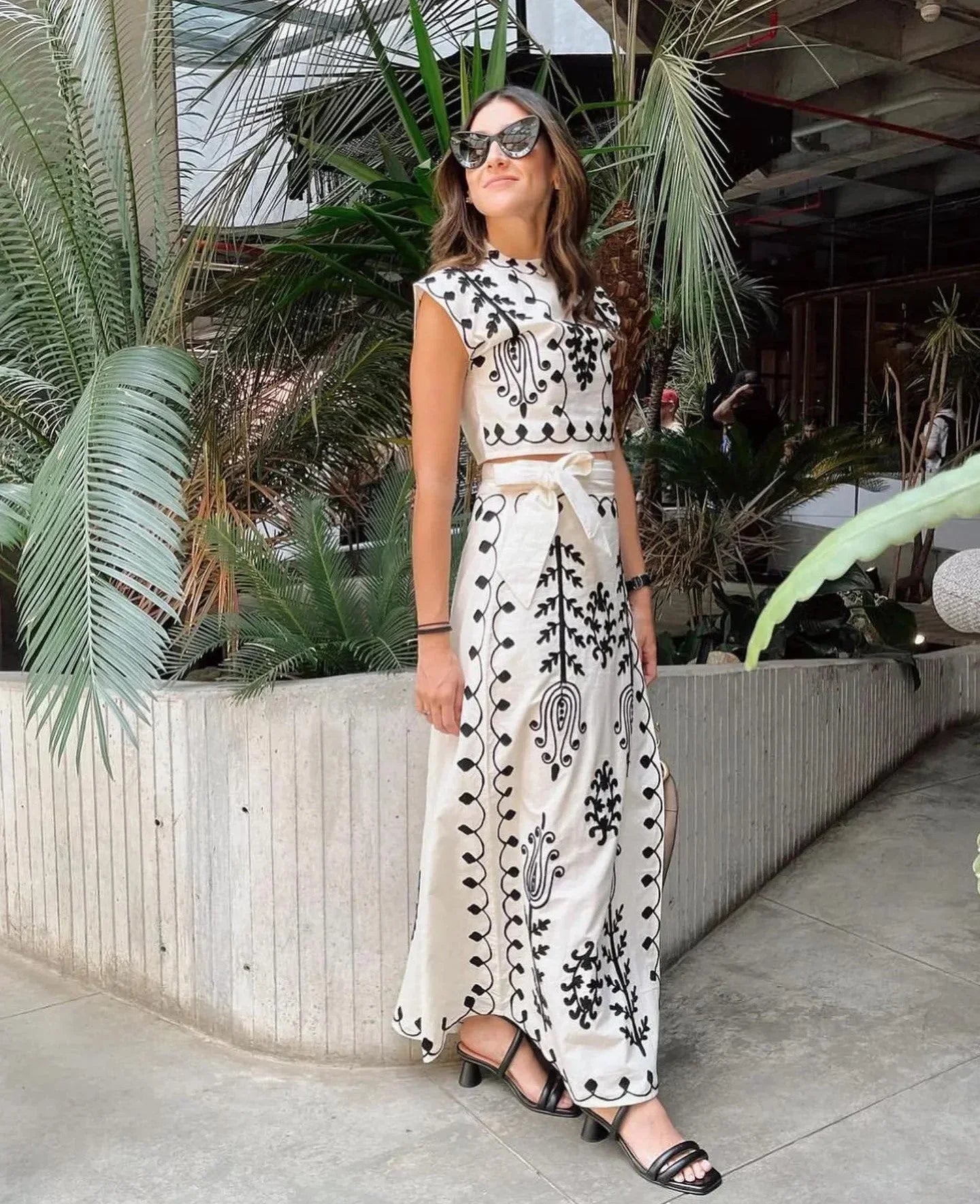 Women's Embroidered Sleeveless Dress Set - VibreMode