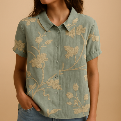 Women’s airy floral print blouse with a loose fit and breathable design, ideal for casual wear on warm days indoors or outdoors.