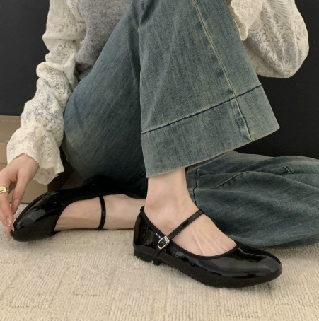Classic Women's Low Heel Mary Jane Shoes - VibreMode