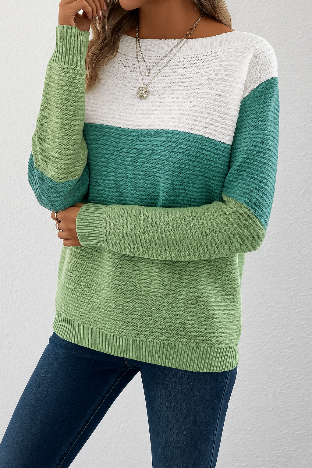 Classic Women's Crew Sweater - VibreMode