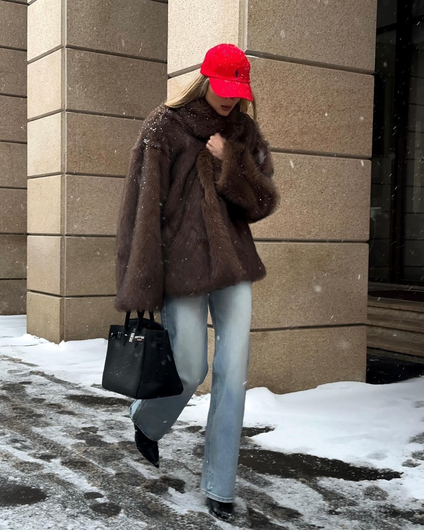 Women's Oversized Faux Fur Coat - VibreMode
