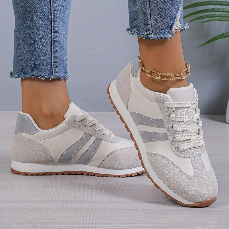 Women's Retro Lace-Up Sneakers - VibreMode