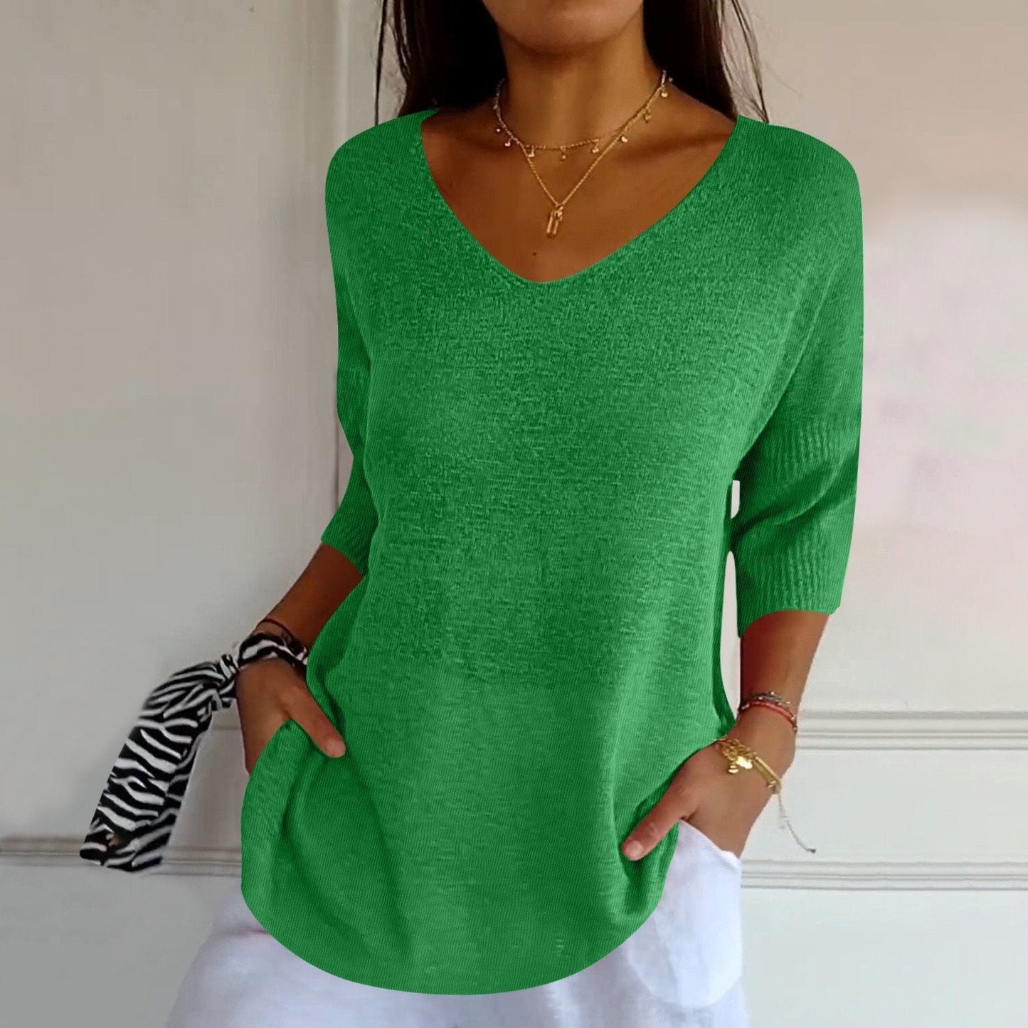 Women's V-Neck Knit Shirt Three-Quarter Sleeve Relaxed Fit